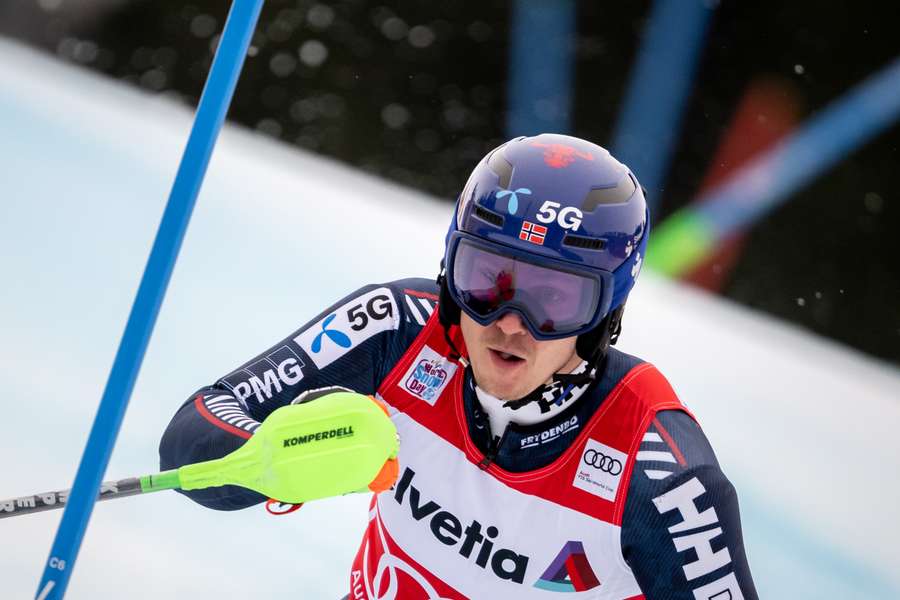 Henrik Kristoffersen prend le slalom de belle manière