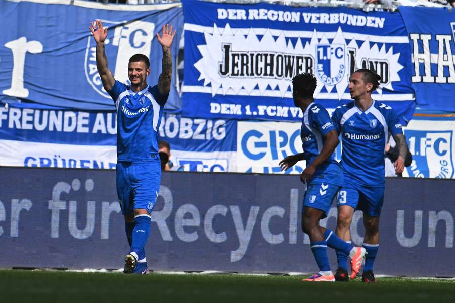 Mateusz Żukowski świętujący gola przeciwko Bochum