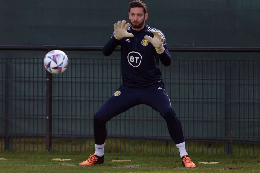 El portero escocés Craig Gordon se rompe la pierna y no jugará ante España