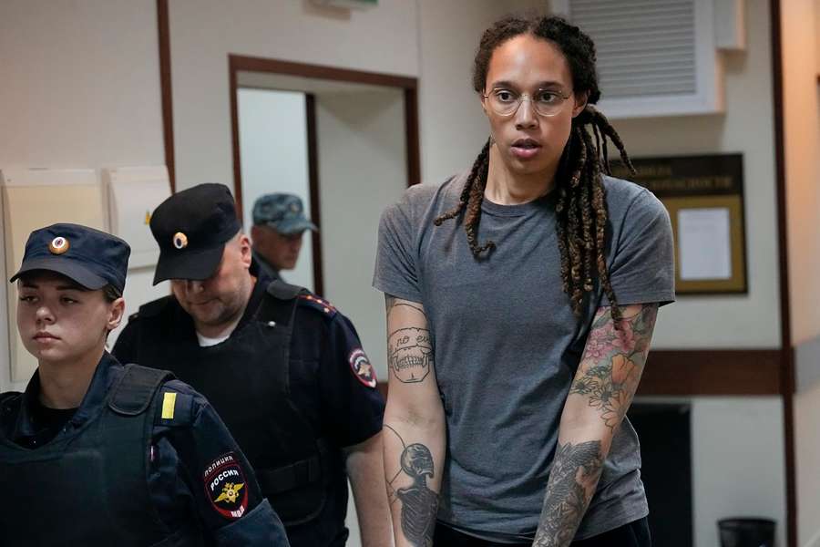 Baschetbalista Brittney Griner, eliberată din Rusia în urma unui schimb de prizonieri