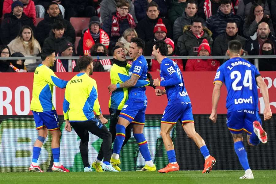 Luis Vázquez celebra o golo com os seus companheiros Luis Vázquez celebra o golo com os seus companheiros