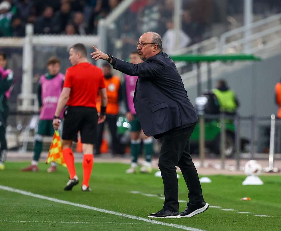 Benitez on the touchline for Panathinaikos