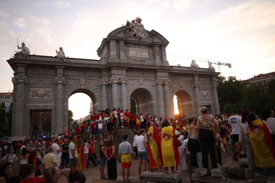Adeptos espanhóis aguardam pela seleção Adeptos espanhóis aguardam pela seleção