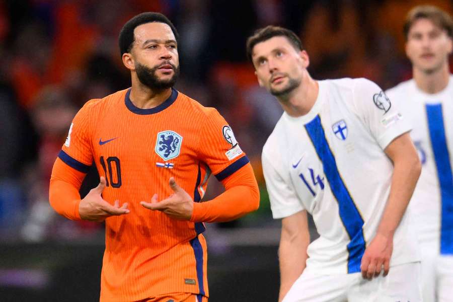 Memphis Depay comandou a vitória da Holanda