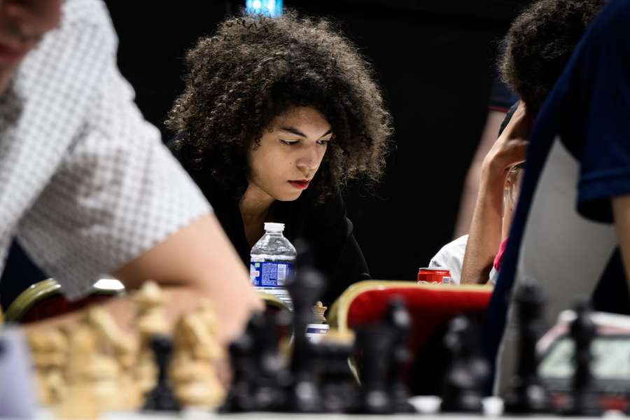 Ding bate Nepomniachtchti e é o primeiro chinês campeão mundial de