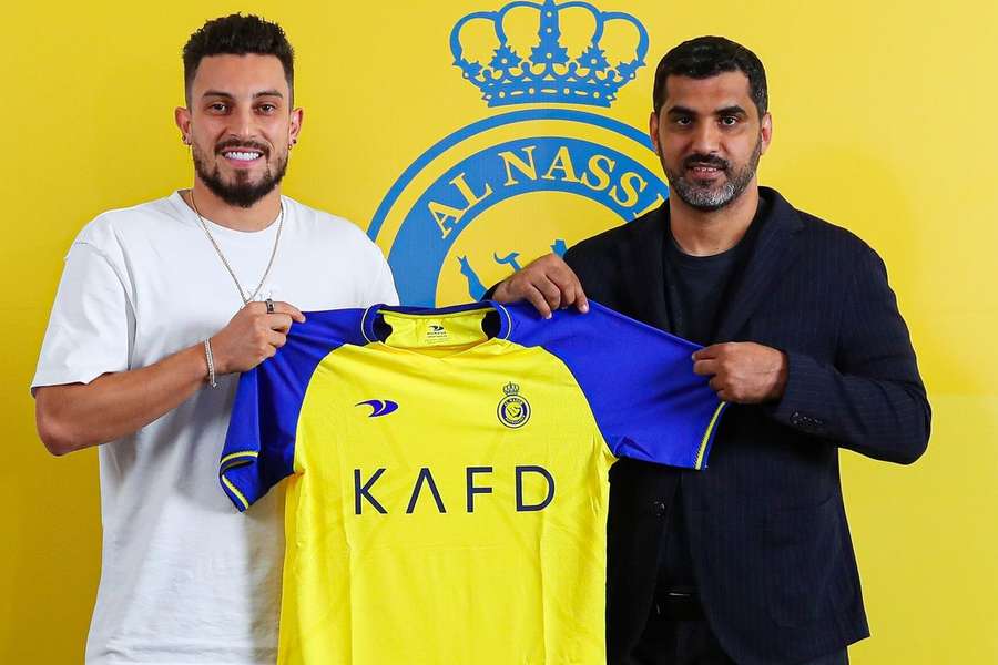 Alex Telles com a camisola do Al Nassr