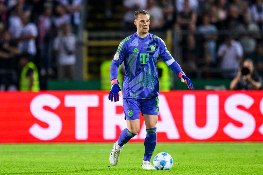 Neuer na Pokal em meados de agosto.