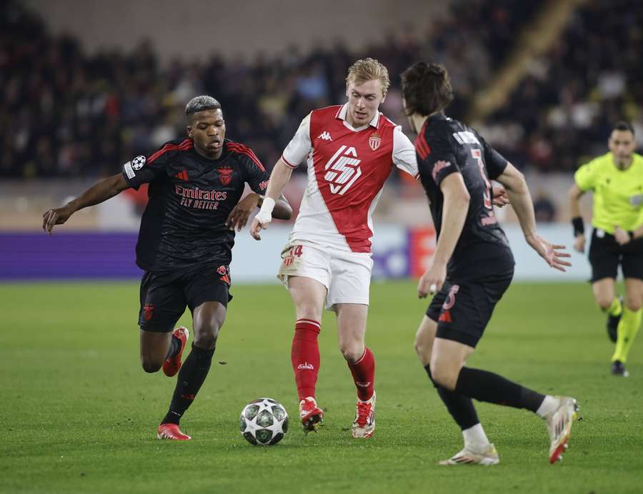 Biereth closely guarded in the first match against Benfica Biereth closely guarded in the first match against Benfica