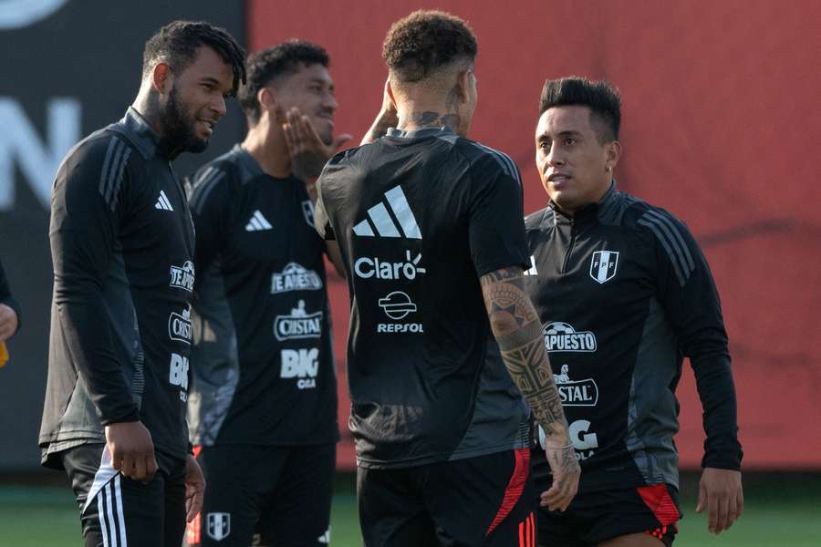 Jugadores de la selección peruana durante un entrenamiento