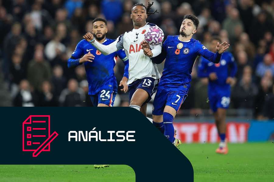 Destiny Udogie, do Tottenham, desafia Pedro Neto, do Chelsea