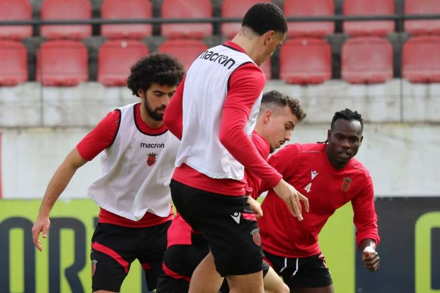 Penafiel - Alverca começou com uma hora de atraso
