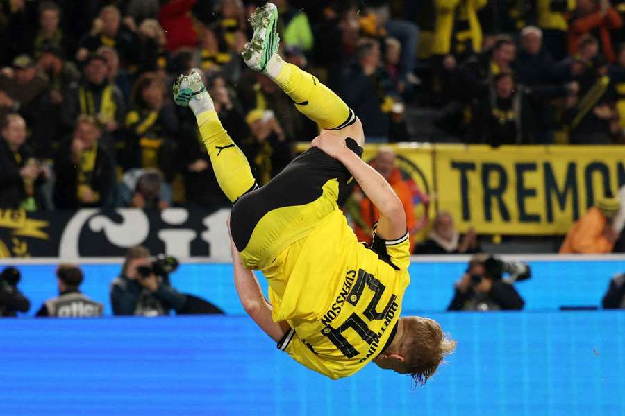 Daniel Svensson celebra golo do Dortmund Daniel Svensson celebra golo do Dortmund