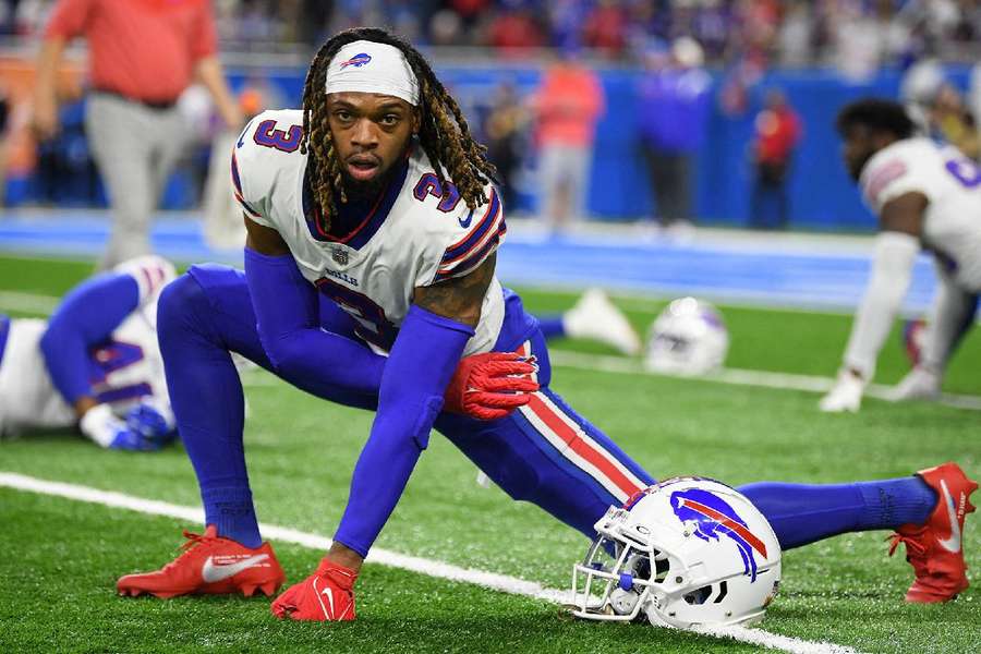 Damar Hamlin warming up before a game against the Detroit Lions