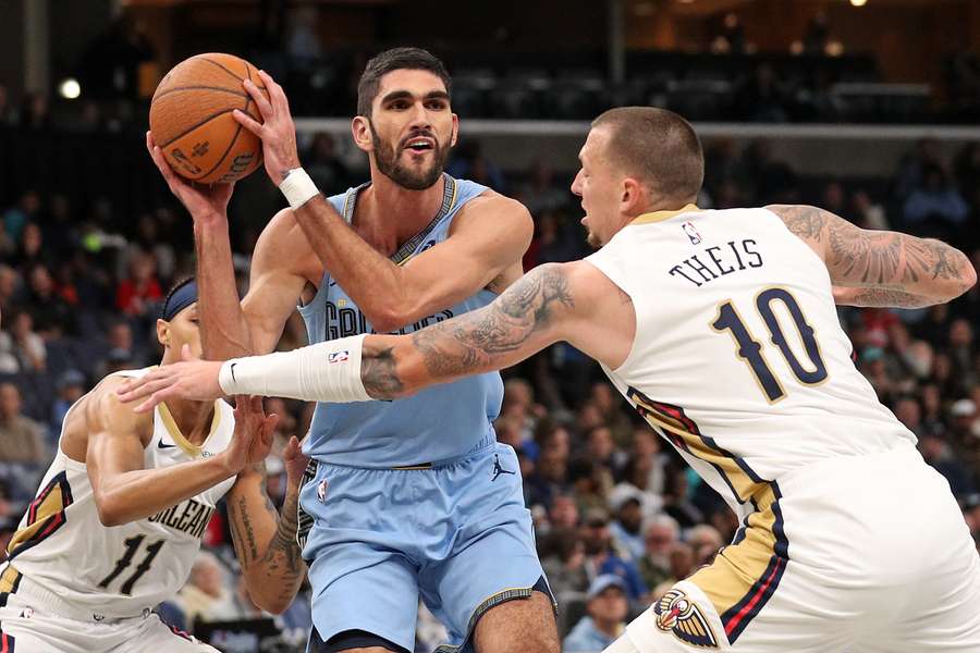 Daniel Theis com os Pelicans.