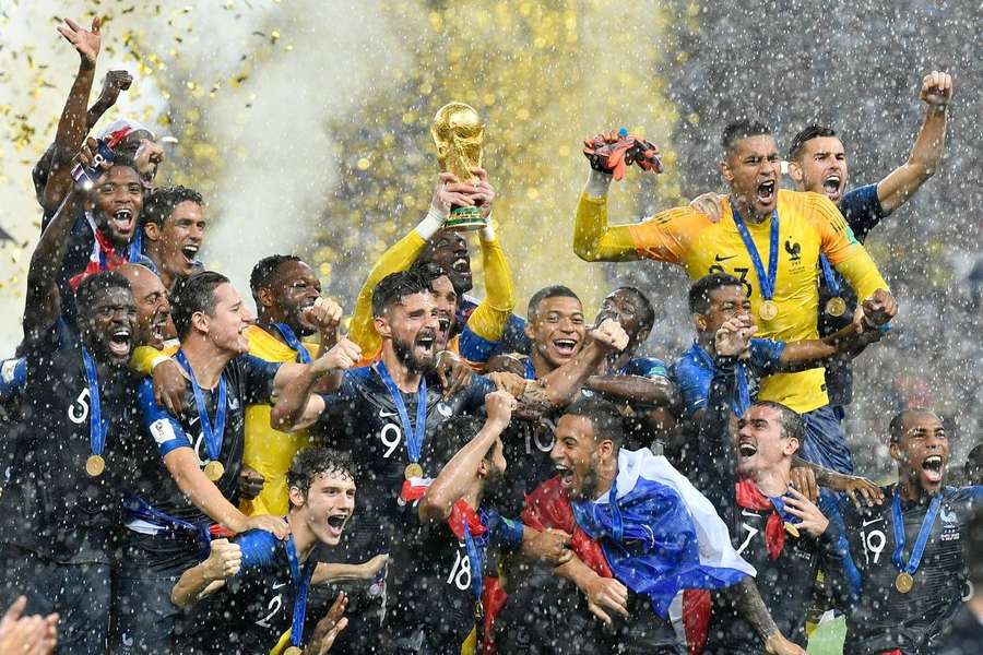 Startuje netradiční fotbalové mistrovství světa v Kataru, zlato obhajuje Francie