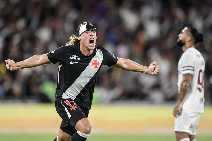 No turno, o Vasco venceu o Fluminense por 3 a 2 de virada no Maracanã No turno, o Vasco venceu o Fluminense por 3 a 2 de virada no Maracanã