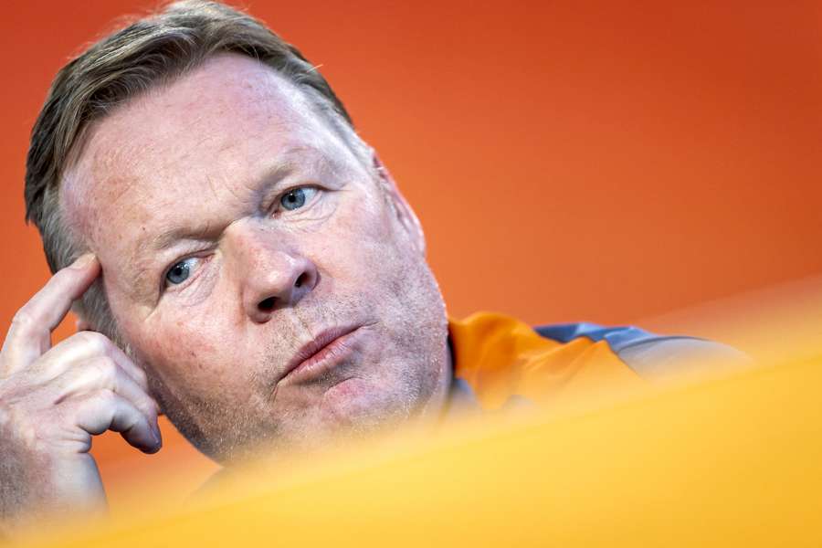 Ronald Koeman elogia desempenho de jogadores do ex-clube Barcelona