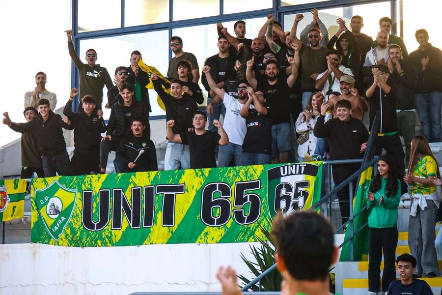Adeptos do Mafra no apoio à equipa