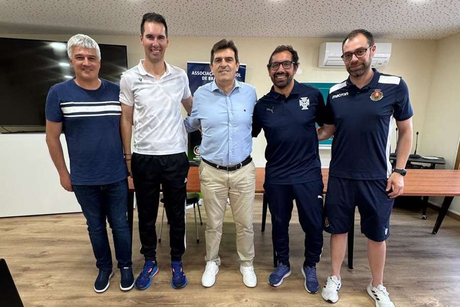 Óscar Tojo, com o equipamento da FPF, é o Diretor técnico Nacional