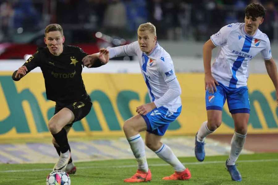 LIGA ONLINE: Hradec přetlačil Bohemians, Slavia se chystá na Baník a Sparta na Karvinou