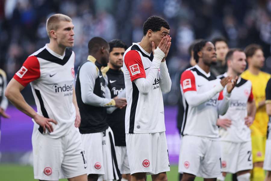 I giocatori dell'Eintracht Francoforte dopo il match con l'Union Berlino