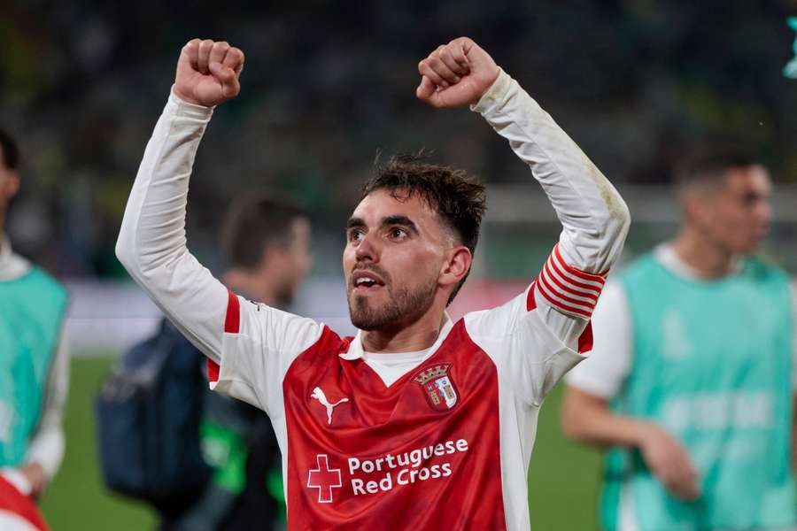 Ricardo Horta, capitão do Braga, festeja o apuramento para as meias-finais da Liga Europa