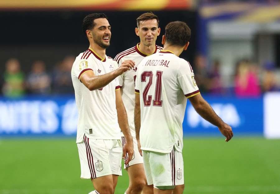 Merino (l.) erzielte das Goldtor beim 1:0-Sieg gegen Portugal Merino (l.) erzielte das Goldtor beim 1:0-Sieg gegen Portugal