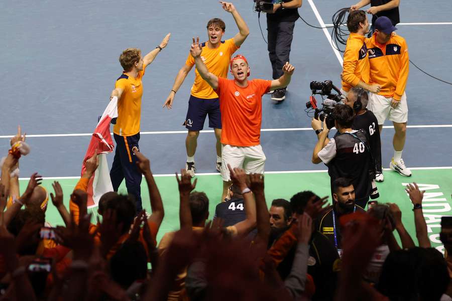 Les Pays-Bas en feu.