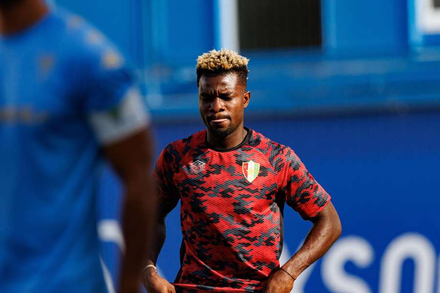 Semeu Commey fez apenas dois jogos oficiais pelo Estrela da Amadora Semeu Commey fez apenas dois jogos oficiais pelo Estrela da Amadora