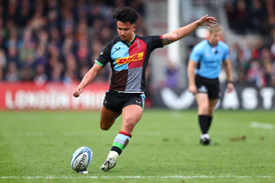 Marcus Smith of Harlequins kicks a penalty during the Premiership match against Saracens