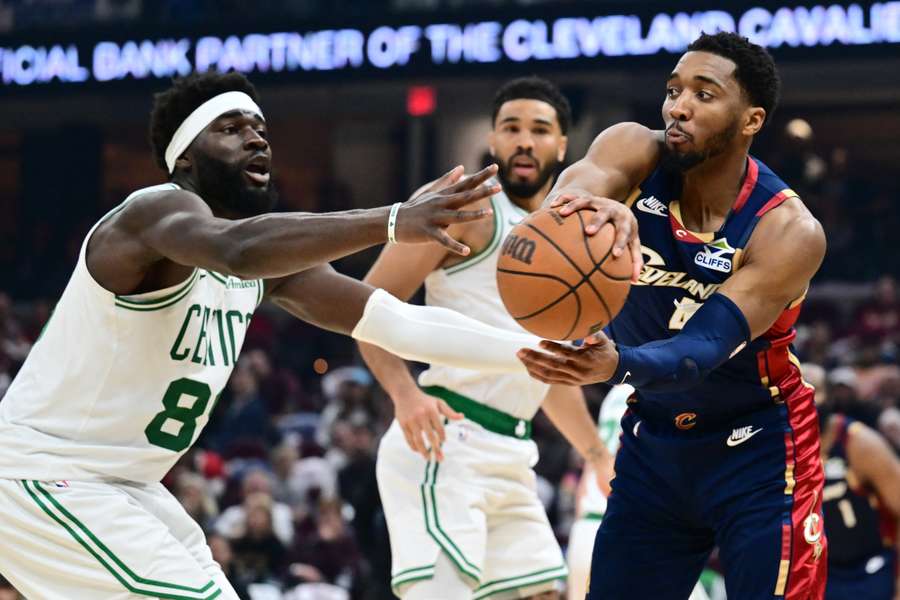 Neemias Queta no triunfo dos Boston Celtics em Cleveland