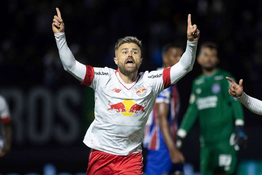 Sasha fez um dos gols do Red Bull Bragantino na vitória Sasha fez um dos gols do Red Bull Bragantino na vitória