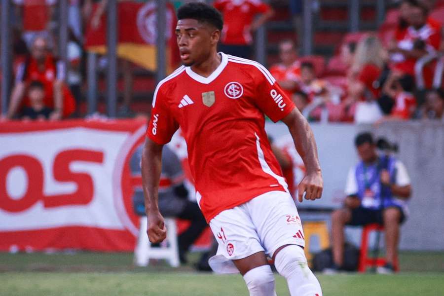 Eduardo Baptista espera contar com Victor Gabriel no Gre-Nal Eduardo Baptista espera contar com Victor Gabriel no Gre-Nal