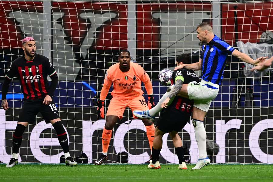 Inter Milan's Bosnian forward Edin Dzeko (R) shoots to open the scoring