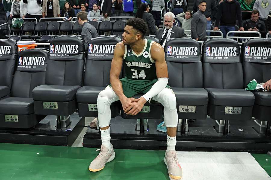 Antetokounmpo, arrasado após ser eliminado