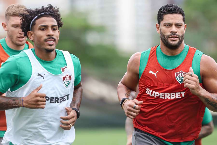 John Kennedy e Hulk disputam vaga no ataque do Fluminense John Kennedy e Hulk disputam vaga no ataque do Fluminense