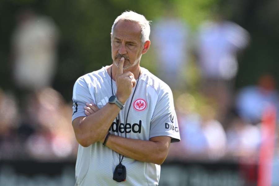 Adi Hütter steht vor einem ungewissen Saisonstart mit Eintracht Frankfurt.