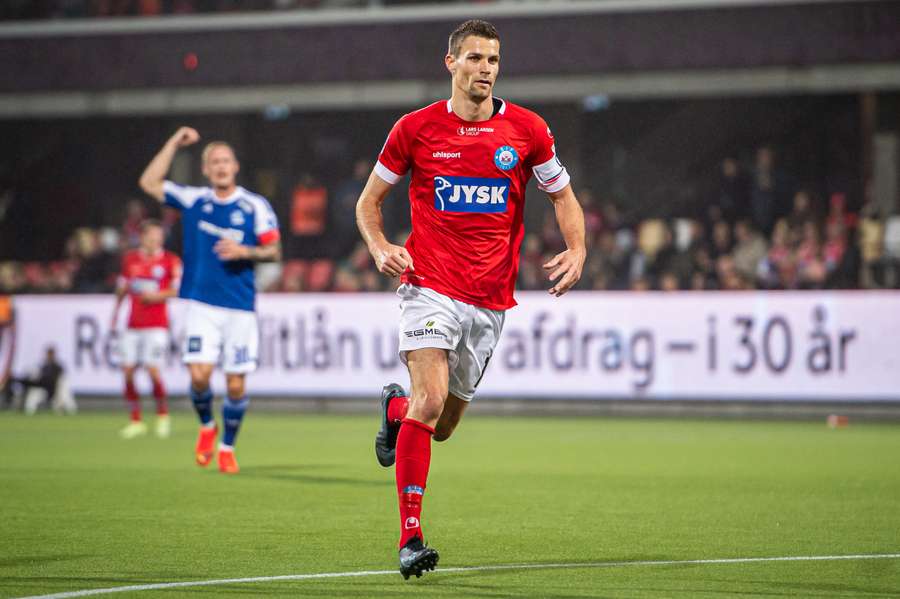 Nicklas Helenius vender hjem til AaB igen efter sit ophold i Silkeborg IF Nicklas Helenius vender hjem til AaB igen efter sit ophold i Silkeborg IF