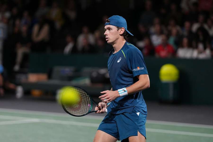 Alex de Minaur udělal další důležitý krok směrem ke startu na Turnaji mistrů.