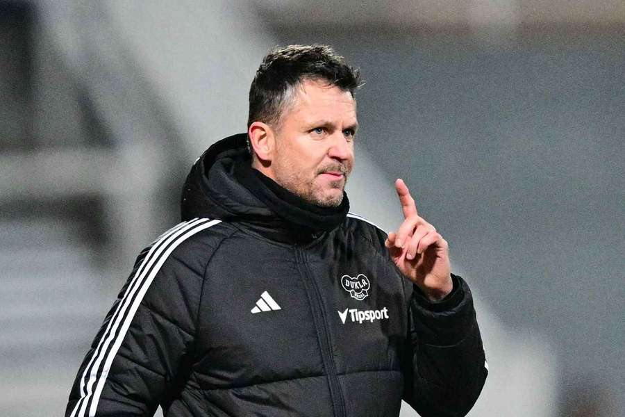 Trenér Dukly Praha David Holoubek.