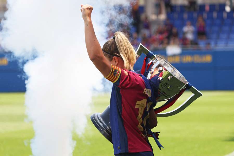 Alexia sostiene el título.