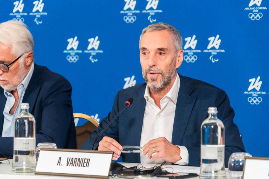 Andrea Varnier, directeur général de Milano Cortina 2026, s’exprime lors de la conférence de presse de la Commission de coordination du CIO mercredi