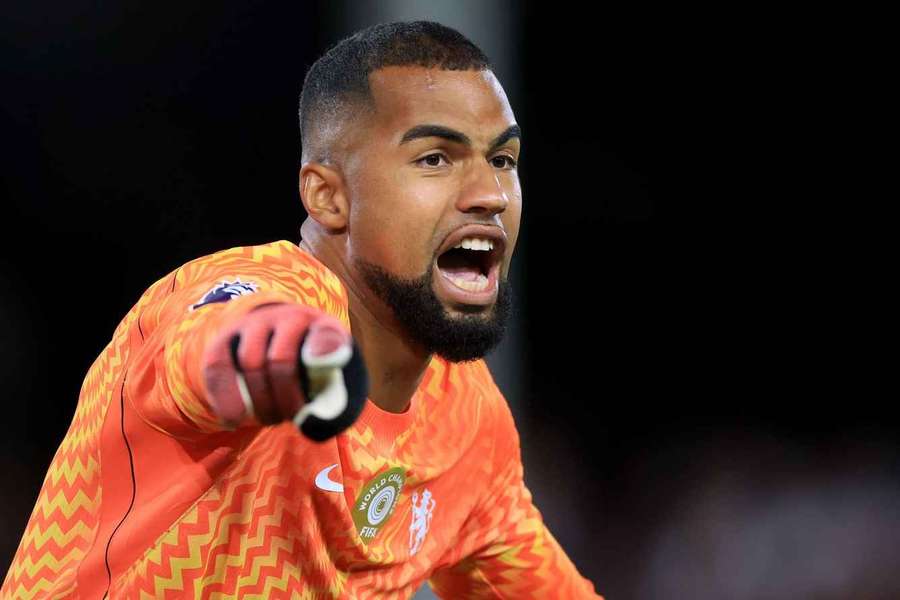 Guarda-redes indesejado do Chelsea, Robert Sanchez, prestes a juntar-se ao Como por empréstimo Guarda-redes indesejado do Chelsea, Robert Sanchez, prestes a juntar-se ao Como por empréstimo
