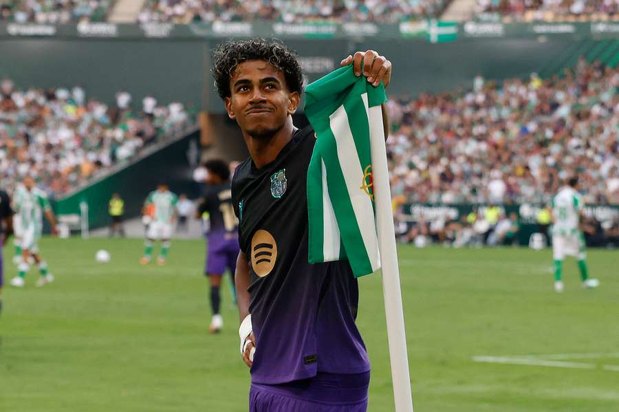 Le Barça s'offre le Betis réduit à 10 dans un match complètement fou Le Barça s'offre le Betis réduit à 10 dans un match complètement fou