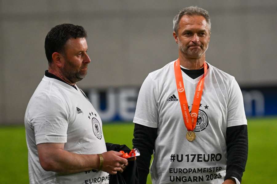 Christian Wück (r.) hatte am Freitagabend mit der deutschen U17-Nationalmannschaft die Europameisterschaft gewonnen.