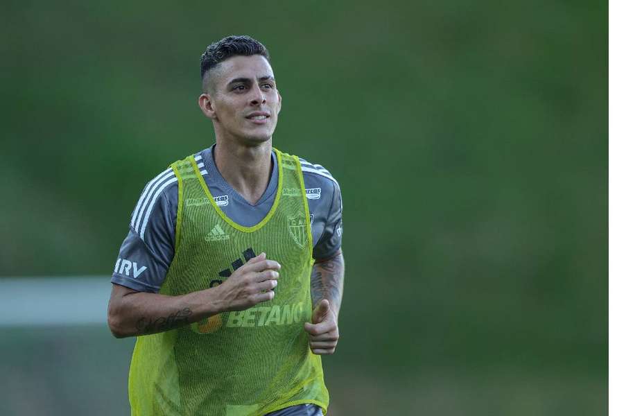 Pavón cumpre suspensão sofrida quando ainda era jogador do Boca Juniors