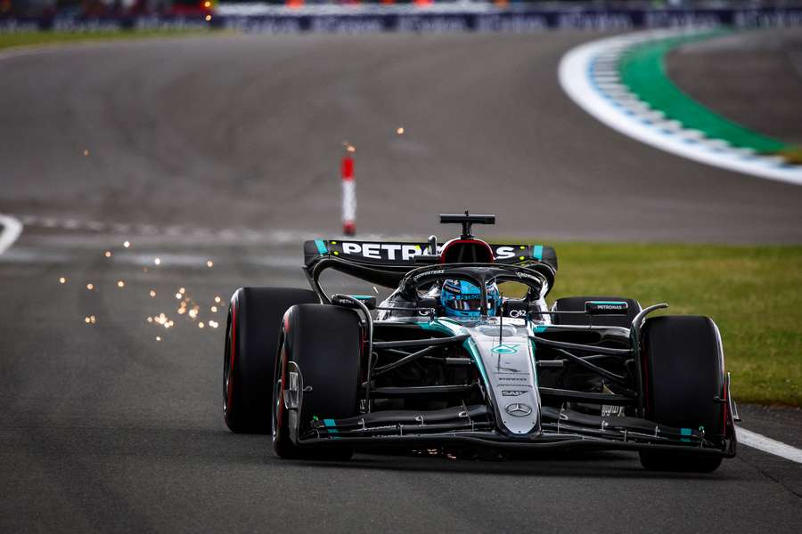 A Mercedes fez primeiro e segundo em Silverstone