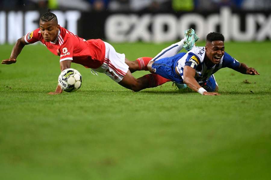 Benfica e FC Porto medem forças no Dragão