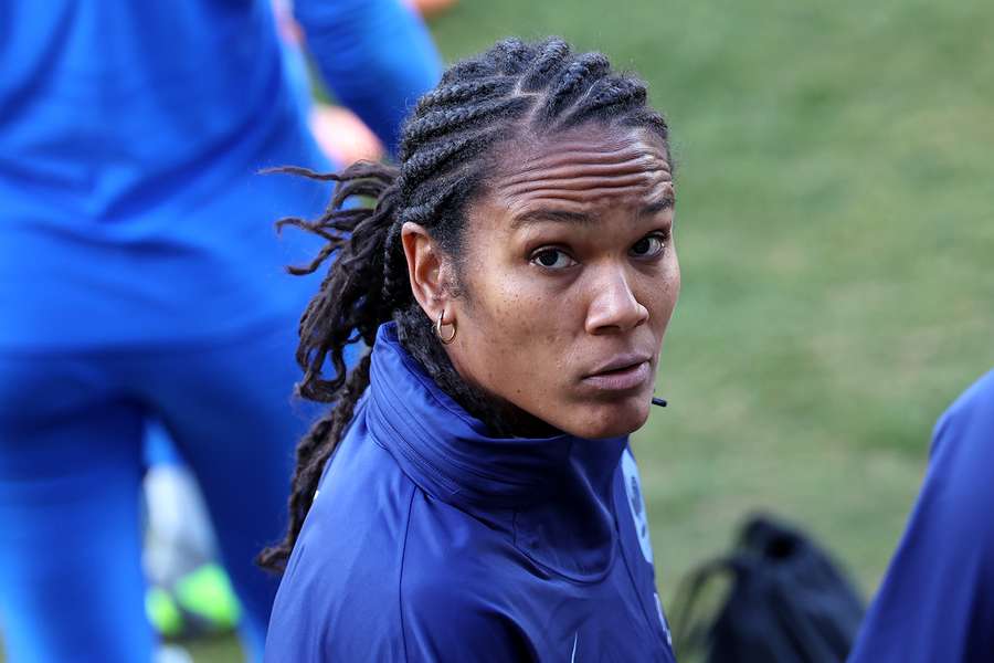 Wendie Renard (L) looks on at a France team training session in Sydney