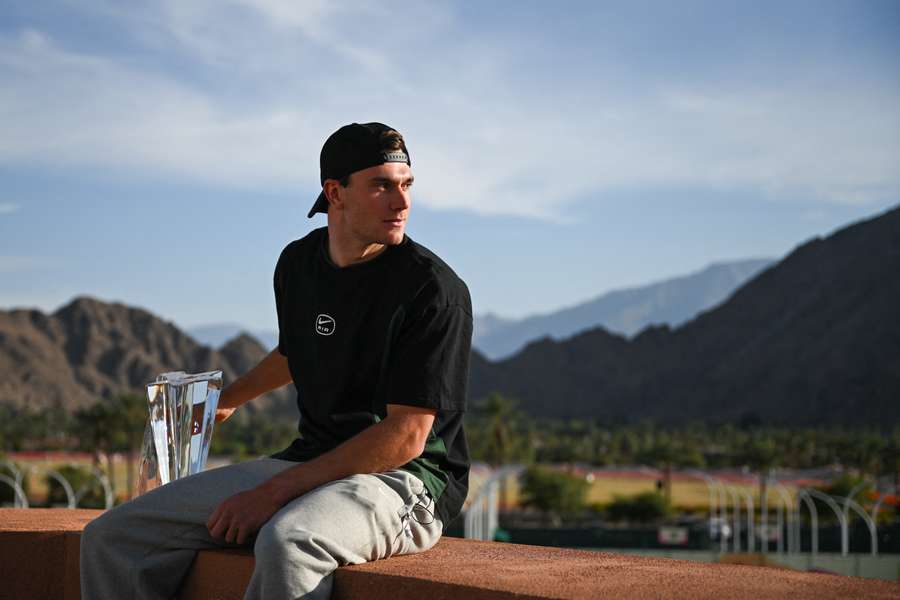 Draper, con su trofeo de Indian Wells, no repetirá imagen en Miami